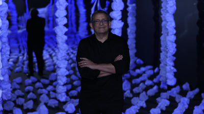 José Guedes celebra seus 50 anos de carreira com instalação imersiva no salão de arte da Unifor (Foto: Ares Soares)